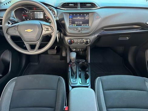 Used 2021 Chevrolet TrailBlazer LS w/ LPO, Blackout Package FWD image 10