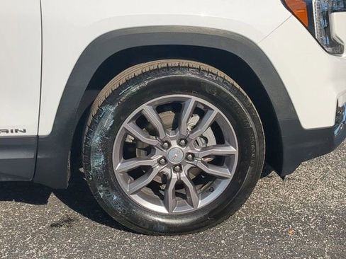 Used 2024 GMC Terrain SLT image 11