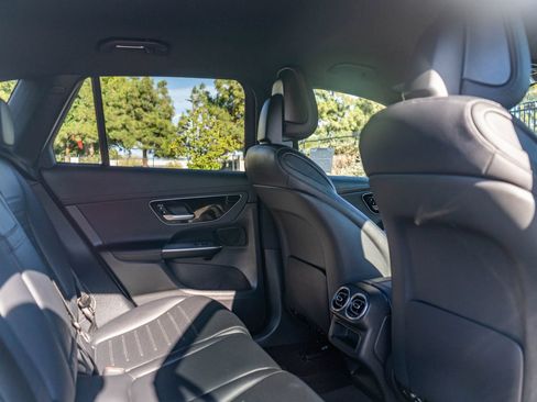 Used 2025 Mercedes-Benz GLC 300 4MATIC image 22