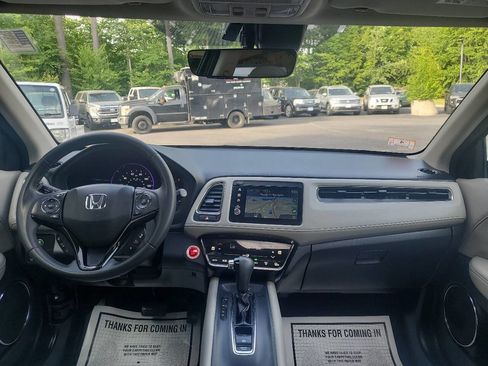 Used 2019 Honda HR-V Touring image 12