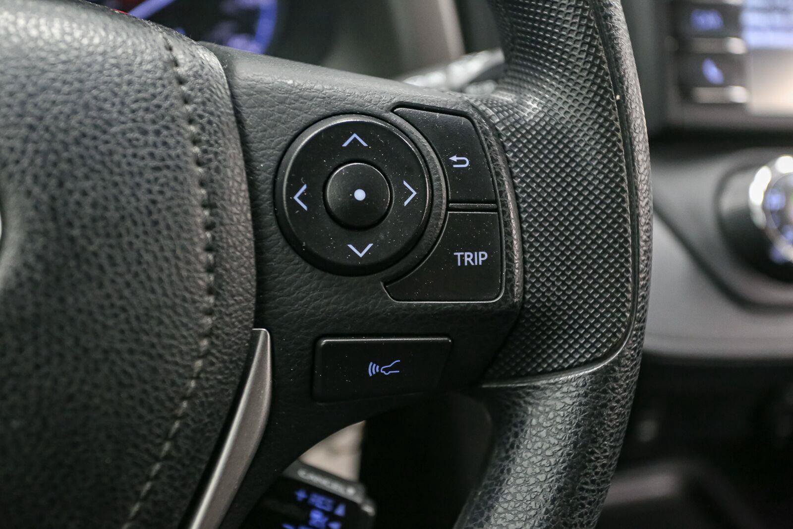 Used 2018 Toyota RAV4 LE w/ All Weather Liner Package AWD/4WD image 31