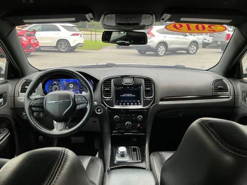 Used 2019 Chrysler 300 S RWD image 10