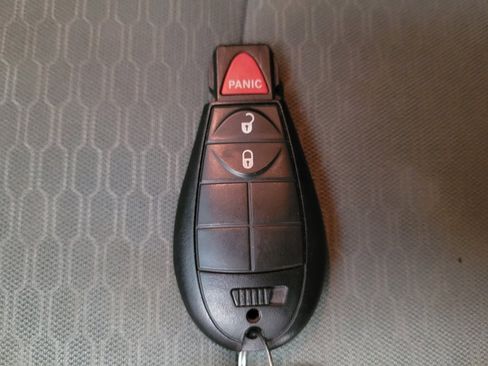 Used 2018 RAM 1500 Classic SLT image 32