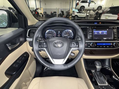 Used 2015 Toyota Highlander XLE AWD/4WD image 15