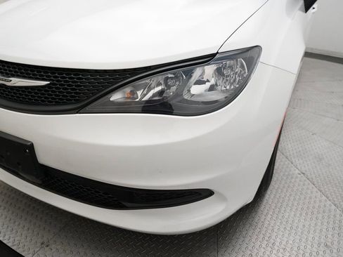 Used 2024 Chrysler Voyager LX image 24