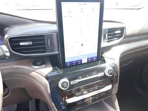 Certified 2022 Ford Explorer Platinum w/ Equipment Group 601A image 18