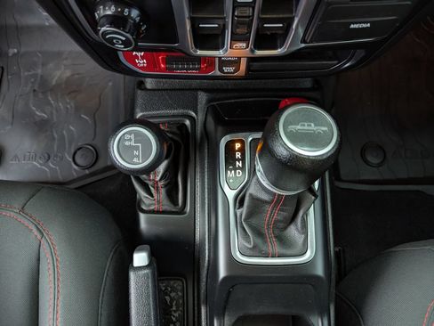 Used 2020 Jeep Gladiator Rubicon w/ Dual Top Group AWD/4WD image 24