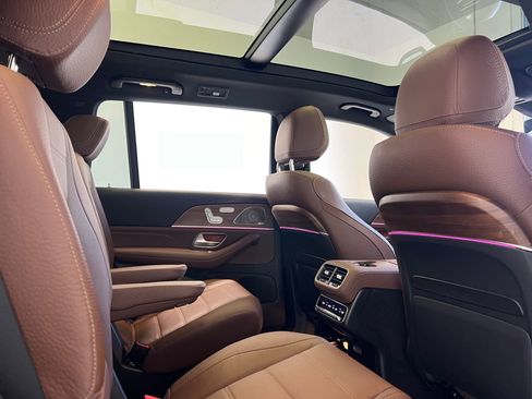 Used 2024 Mercedes-Benz GLS 450 4MATIC w/ Pinnacle Trim Package image 24