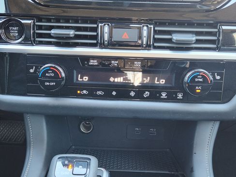 Used 2025 Nissan Pathfinder SV w/ SV Premium Package image 22