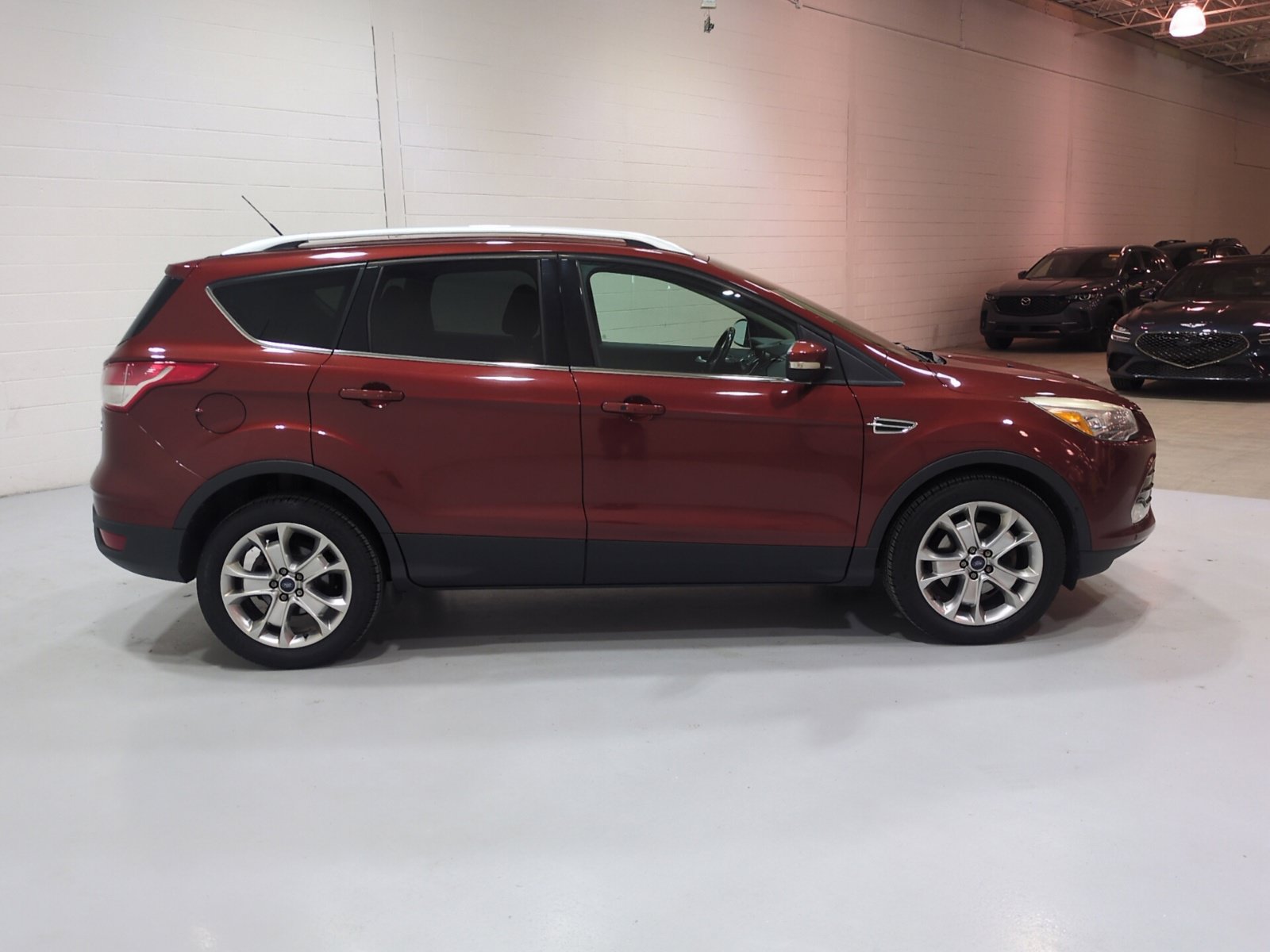 Used 2014 Ford Escape Titanium w/ Equipment Group 401A FWD image 3