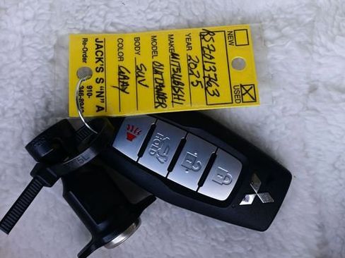 Used 2025 Mitsubishi Outlander SE image 21