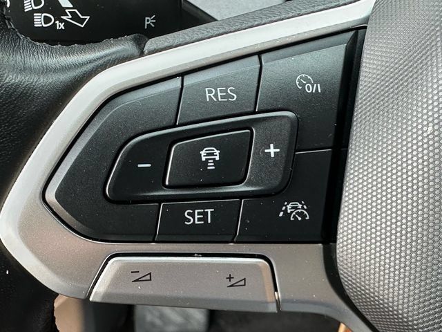 Used 2025 Volkswagen Jetta SE FWD image 14