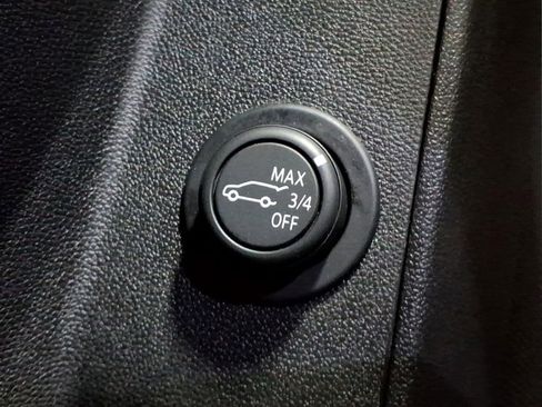 Used 2019 Chevrolet Equinox LT w/ Driver Convenience Package AWD/4WD image 16