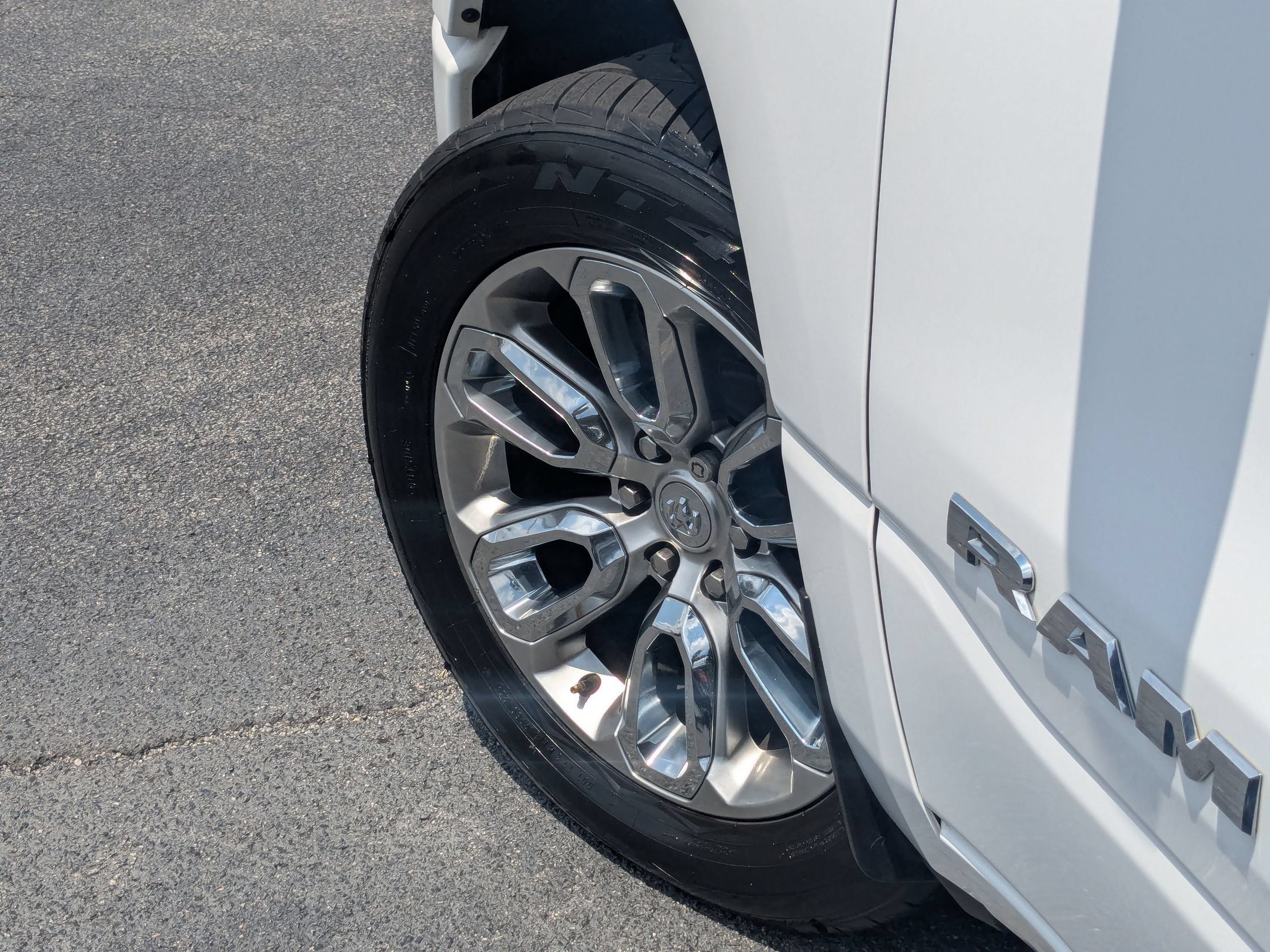 Used 2023 RAM 1500 Laramie AWD/4WD image 9