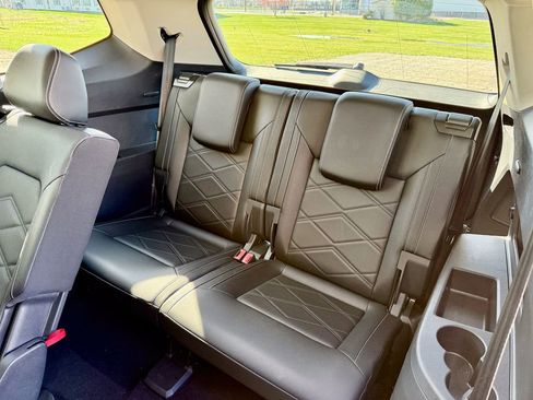 Used 2025 Volkswagen Atlas SE image 13