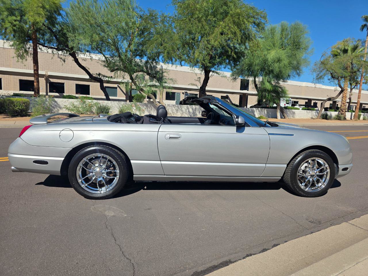 Used 2005 Ford Thunderbird RWD image 37