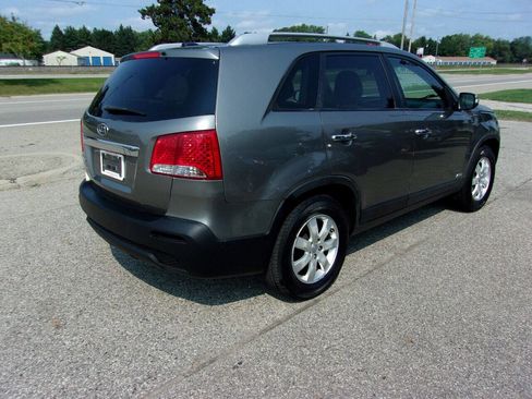 Used 2013 Kia Sorento LX image 4