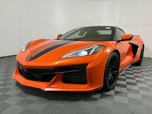 Used 2025 Chevrolet Corvette Z06 RWD image 2