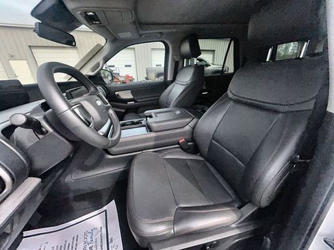 Used 2025 Ford Expedition Active image 17