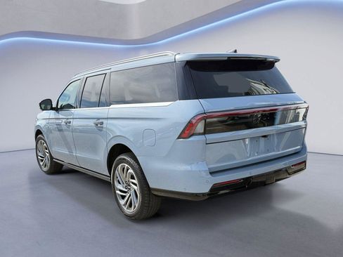 Used 2025 Lincoln Navigator L Reserve image 3