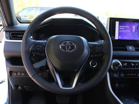Used 2024 Toyota RAV4 SE w/ Convenience Package AWD/4WD image 10