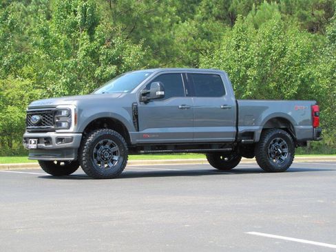 Used 2024 Ford F250 Lariat w/ Lariat Ultimate Package AWD/4WD image 3
