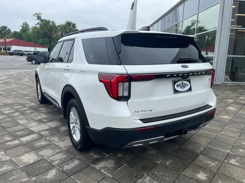 Used 2025 Ford Explorer Active w/ Active Comfort Package RWD image 4