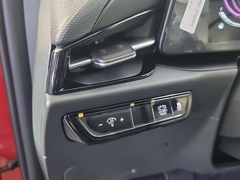 Used 2025 Kia Niro LX FWD image 34