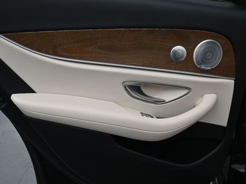 Used 2020 Mercedes-Benz E 350 E 350 w/ Parking Assistance Package image 17