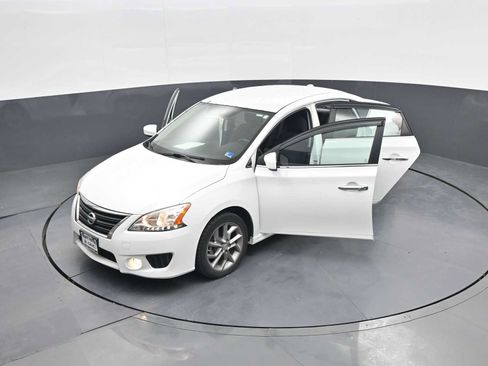 Used 2014 Nissan Sentra SR w/ SR Driver Package FWD image 40