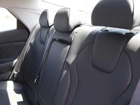 New 2025 Hyundai Elantra Limited image 14