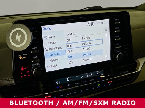 Used 2023 Toyota Sienna Limited image 8