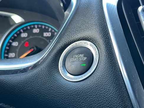 Used 2023 Chevrolet Traverse LT image 36