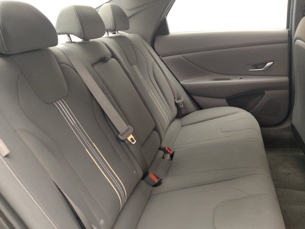 Used 2025 Hyundai Elantra SEL FWD image 19