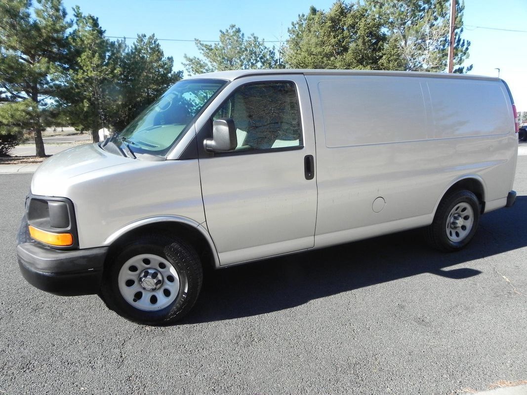 Used 2013 Chevrolet Express 1500 RWD image 3