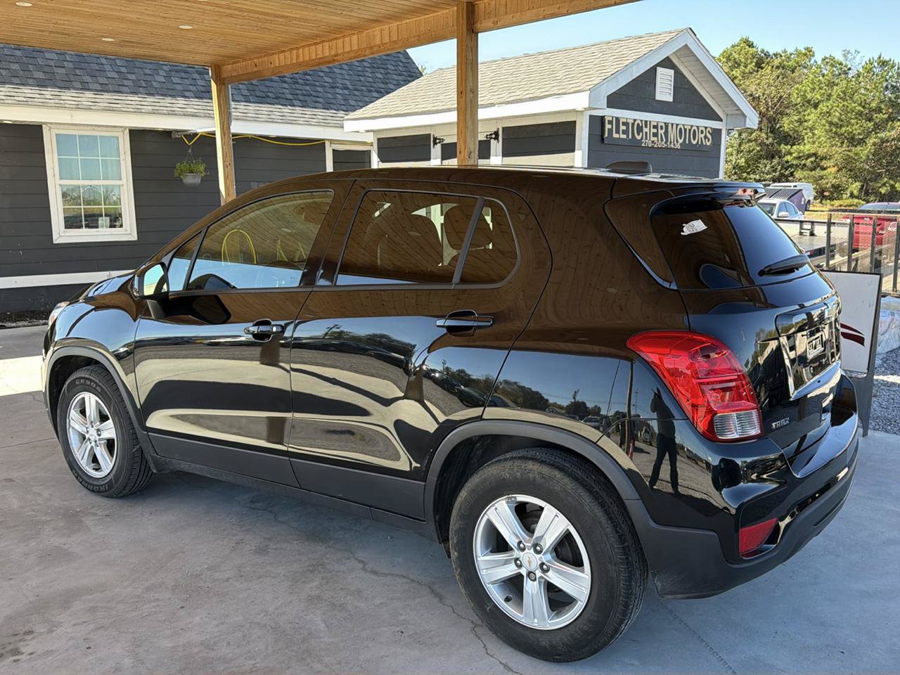 Used 2021 Chevrolet Trax LS w/ Tint and Cruise Package FWD image 3