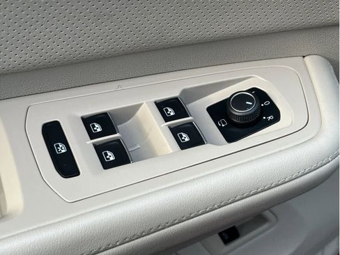 Used 2024 Volkswagen Atlas SEL Premium R-Line image 15