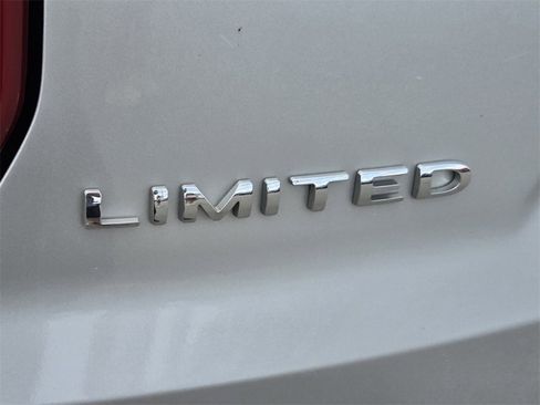 Used 2018 Ford Explorer Limited image 9