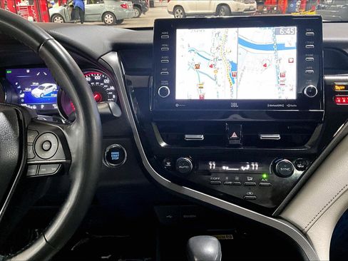 Used 2022 Toyota Camry XSE image 6