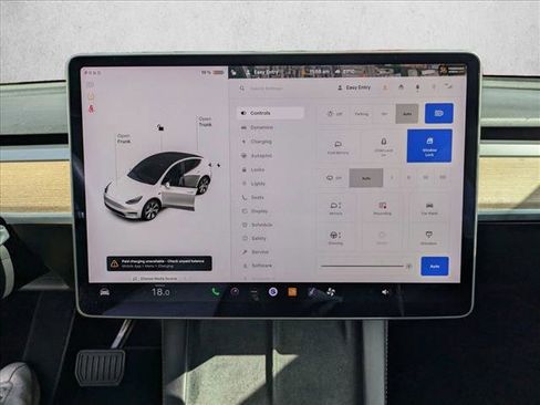 Used 2022 Tesla Model Y Long Range image 11