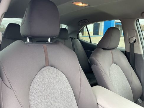 Used 2019 Toyota Camry LE image 28