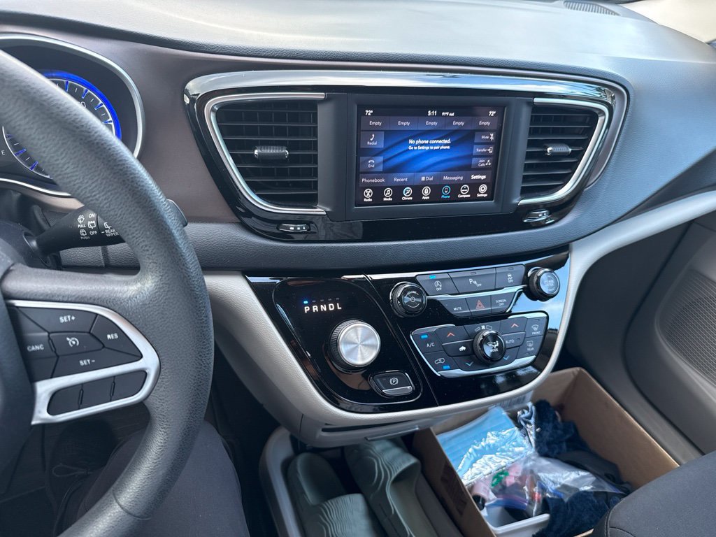 Used 2018 Chrysler Pacifica Touring Plus w/ Tire & Wheel Group FWD image 3