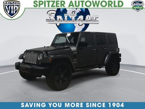 Used 2017 Jeep Wrangler Unlimited Sahara w/ Dual Top Group AWD/4WD image 4