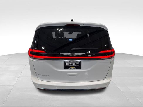 Used 2025 Chrysler Pacifica Select FWD image 49