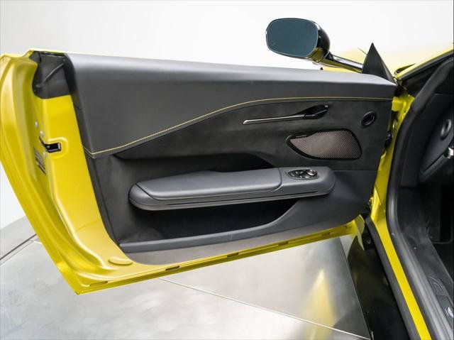 Used 2025 Aston Martin V8 Vantage Coupe RWD image 20