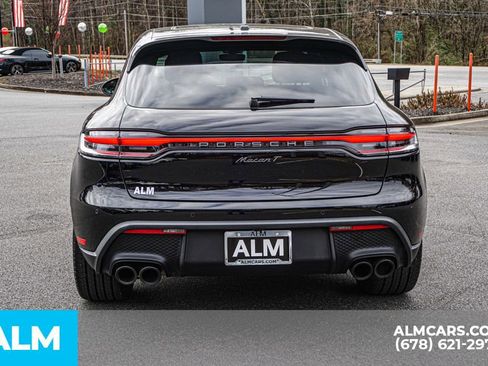 Used 2023 Porsche Macan Turbo image 11