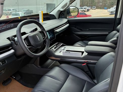 New 2025 Lincoln Navigator L Reserve image 44