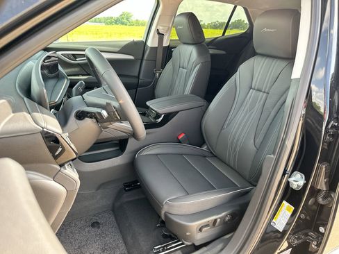 New 2025 Buick Envision Avenir image 11