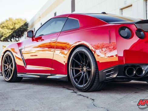Used 2014 Nissan GT-R Premium image 50