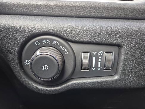 New 2026 Chrysler Pacifica Select image 25